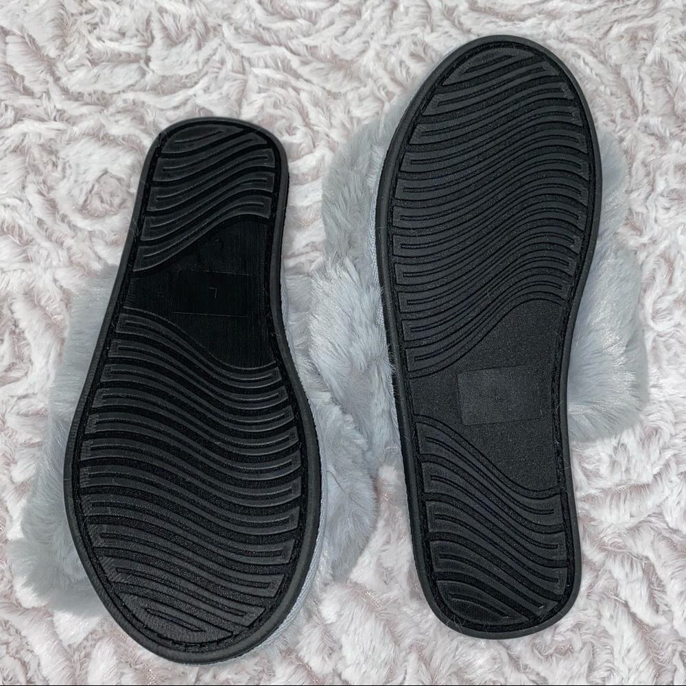 NWT Grey Memory Foam Slippers - Picture 4 of 9